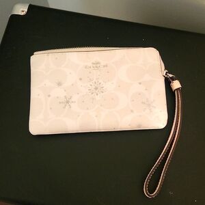 Coach ❄️ Snowflake wristlet